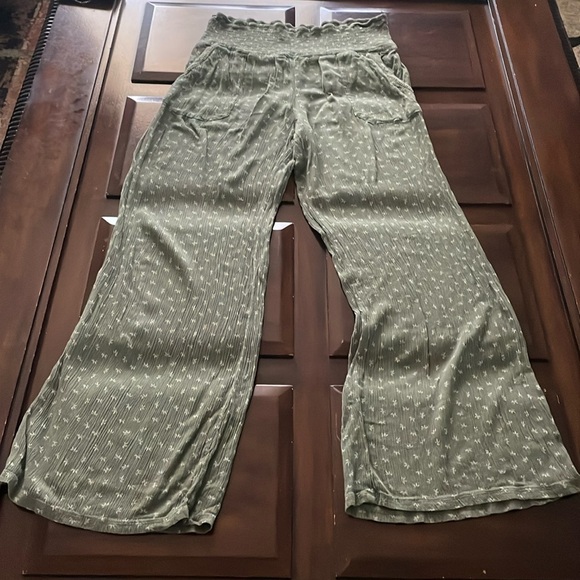 THREE DOTS Women's Green Pattern Printed Wide Leg Pull On Pant Size LARGE - Picture 1 of 11